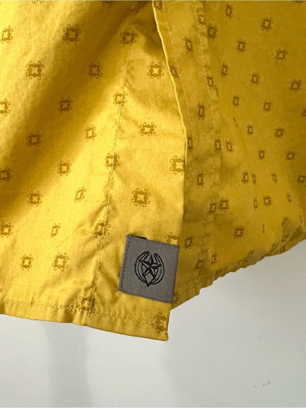 Banana Republic Mens Shirt Medium M Slim Fit Mustard Yellow Geometric Pattern